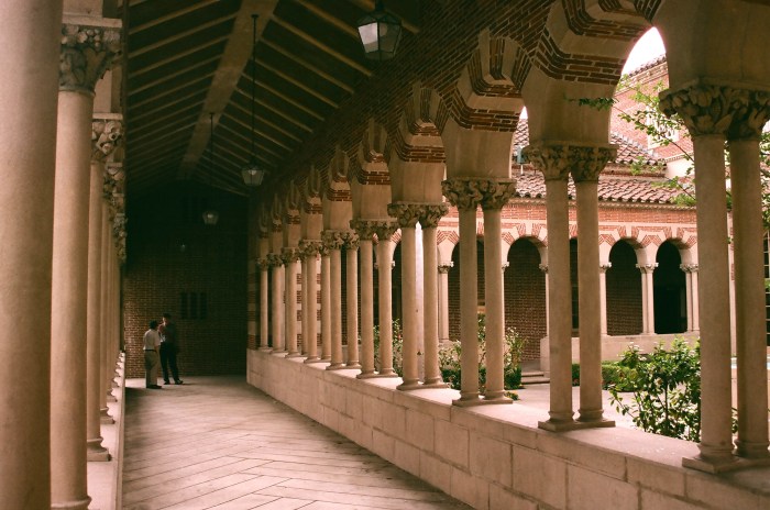 Mudd Hall of Philosophy at USC. I like the little cloister they have here. 